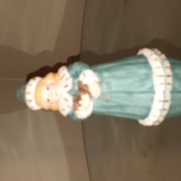 VTG- Winter Days  The Heirloom Tradition Figurine - Picture 11 of 11